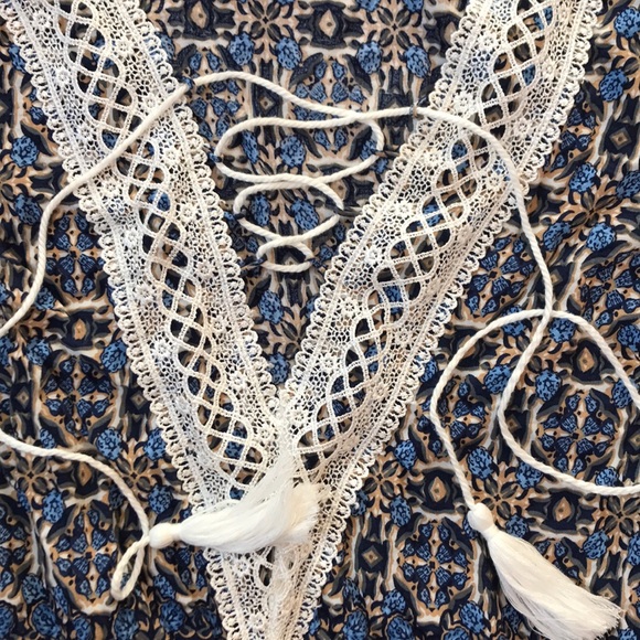 Boho tie-front top, size M - Picture 2 of 6